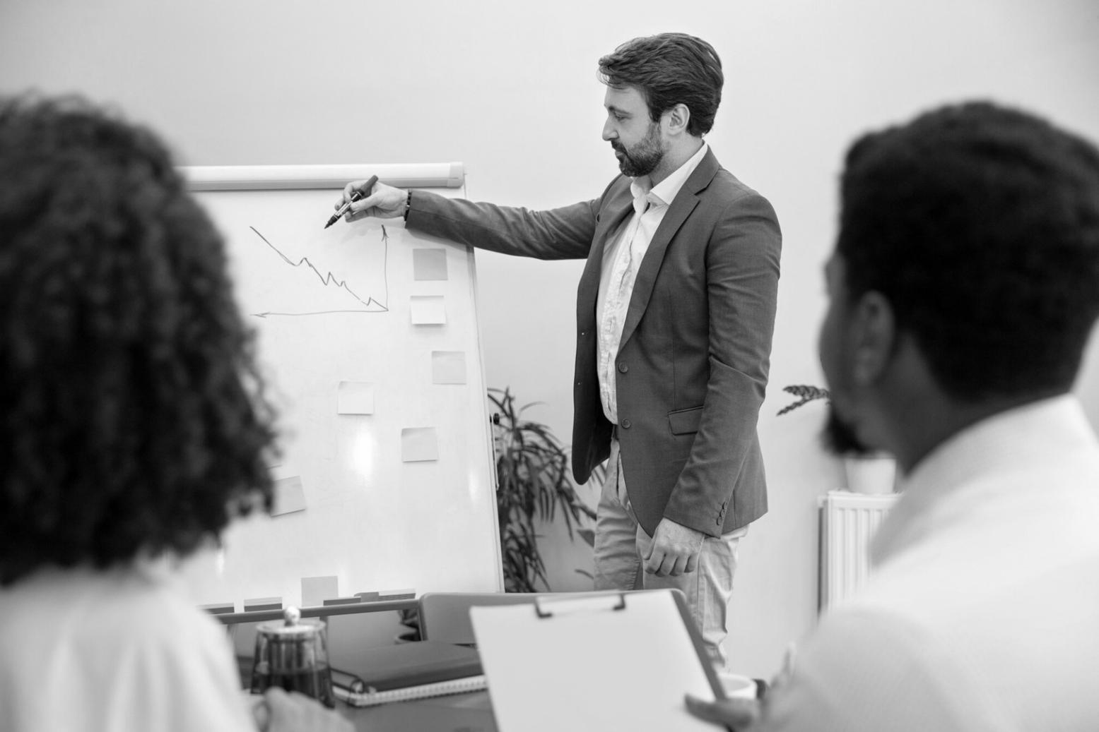 Skillxylorent Arbeitsplatz und Finanzunterlagen